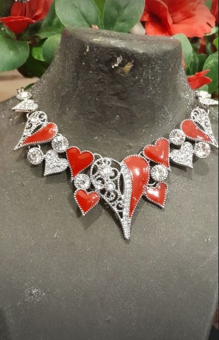 Hovedbilde Hjerter Halskjede flere hjerter